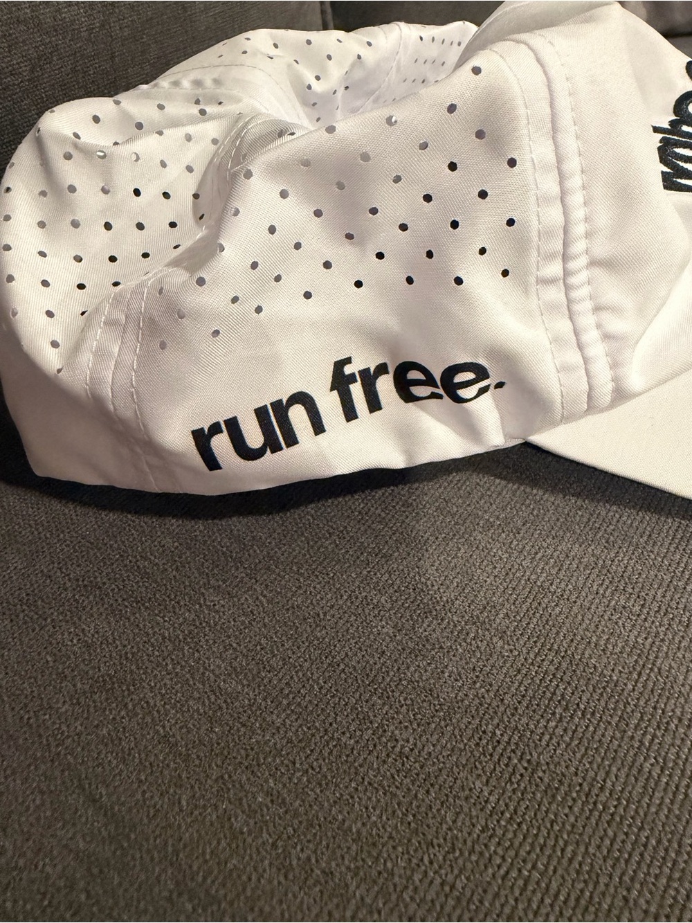 Wahoo White Performance Running Cap - Picture 5 of 5